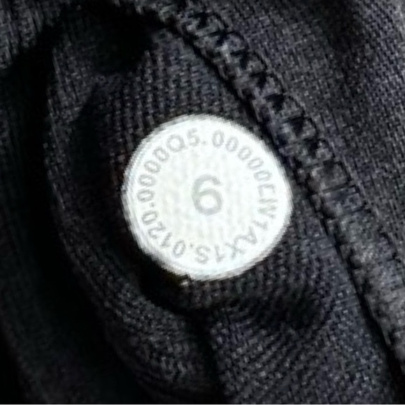 Lululemon Ebb To Street Sports Bra in Black Woman’s 6 - Picture 4 of 4